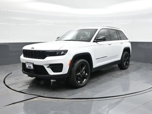 Used 2023 Jeep Grand Cherokee Altitude AWD/4WD image 1