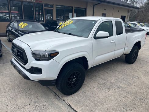 Used 2020 Toyota Tacoma SR image 1