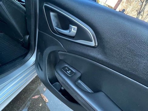 Used 2015 Chrysler 200 Limited image 20