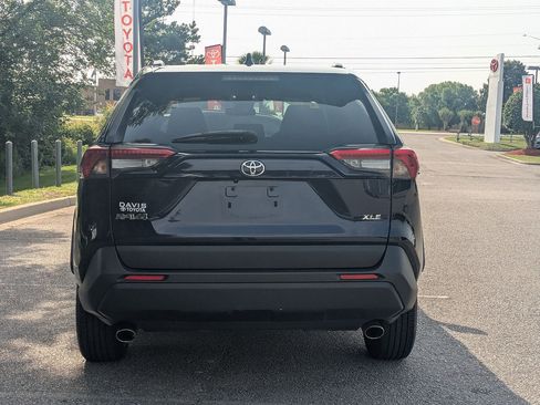 Used 2024 Toyota RAV4 XLE FWD image 4