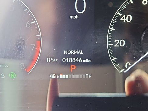 Used 2024 Honda HR-V EX-L image 13