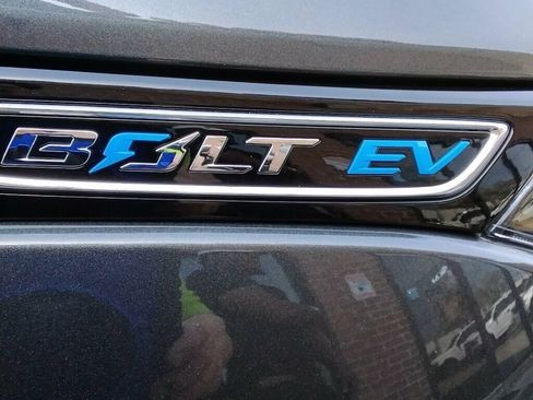 Used 2019 Chevrolet Bolt Premier w/ Infotainment Package image 28