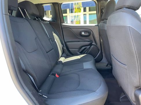 Used 2020 Jeep Renegade Altitude FWD image 24