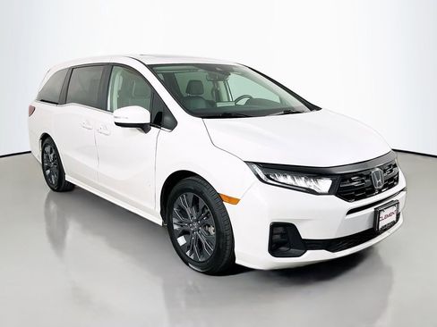 Used 2025 Honda Odyssey Touring image 4