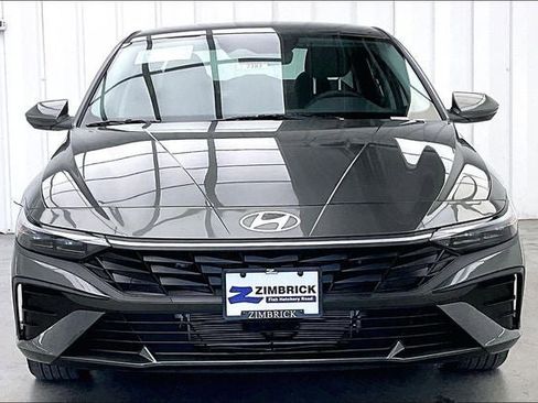 New 2026 Hyundai Elantra Hybrid FWD image 3