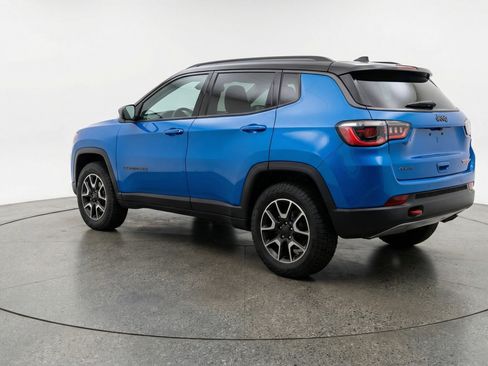 Used 2025 Jeep Compass Trailhawk AWD/4WD image 6