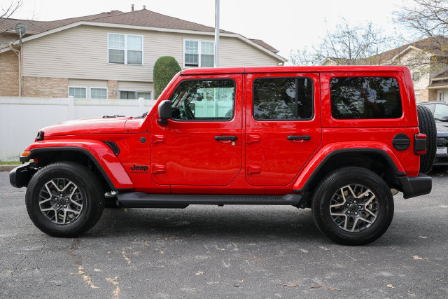 Used 2026 Jeep Wrangler Unlimited Sahara AWD/4WD image 24