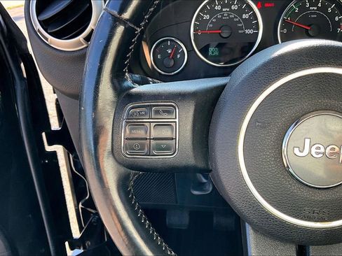 Used 2016 Jeep Wrangler Sahara w/ Connectivity Group AWD/4WD image 13