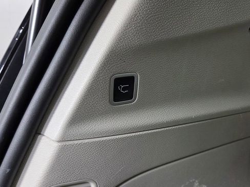 Used 2021 Chrysler Pacifica Touring-L FWD image 12