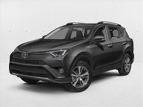 Used 2017 Toyota RAV4 XLE FWD image 1