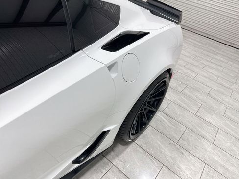 Used 2016 Chevrolet Corvette Z06 w/ 3LZ Preferred Equipment Group image 36