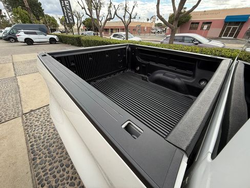 Used 2021 Chevrolet Colorado LT RWD image 8