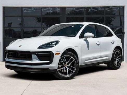 Used 2024 Porsche Macan AWD/4WD image 1