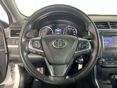 Used 2016 Toyota Camry SE FWD image 17