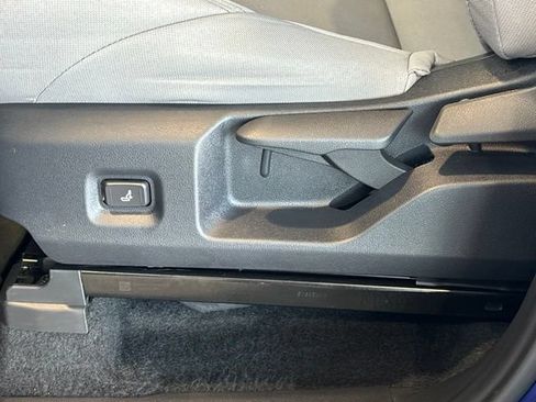 Used 2025 Toyota Tacoma SR5 AWD/4WD image 25