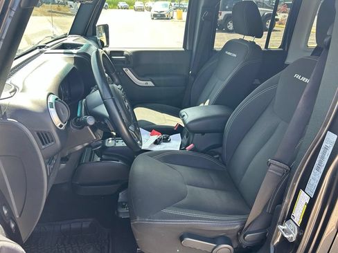 Used 2018 Jeep Wrangler Unlimited Rubicon w/ Cold Weather Group AWD/4WD image 12
