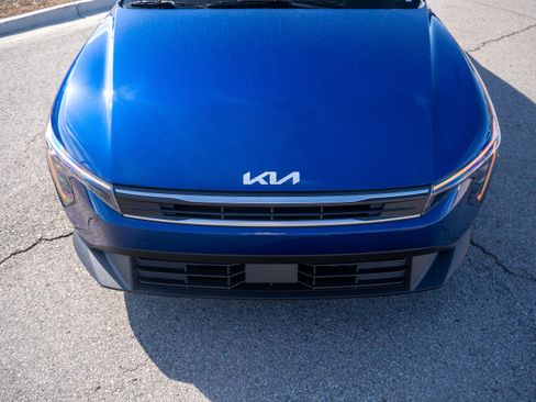New 2025 Kia K4 LXS FWD image 3
