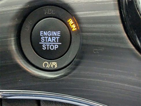 Used 2019 Jeep Grand Cherokee Limited image 24