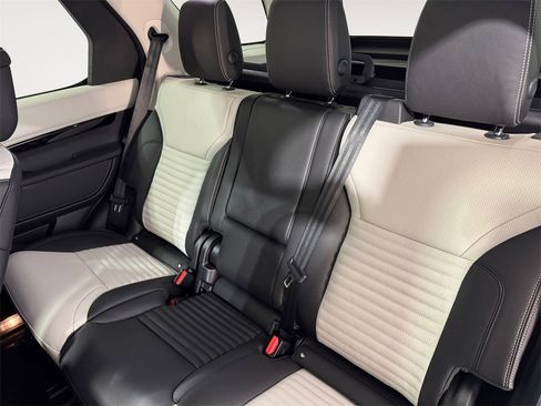New 2025 Land Rover Discovery S image 13