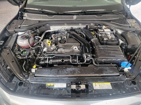 Used 2025 Volkswagen Jetta SE FWD image 9