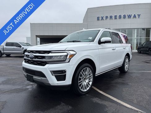Used 2024 Ford Expedition Limited image 1