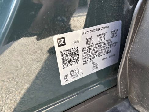 Used 2025 Chevrolet Trax LT FWD image 10