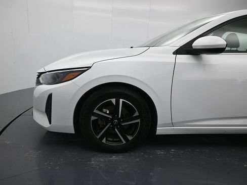 Used 2024 Nissan Sentra SV FWD image 9