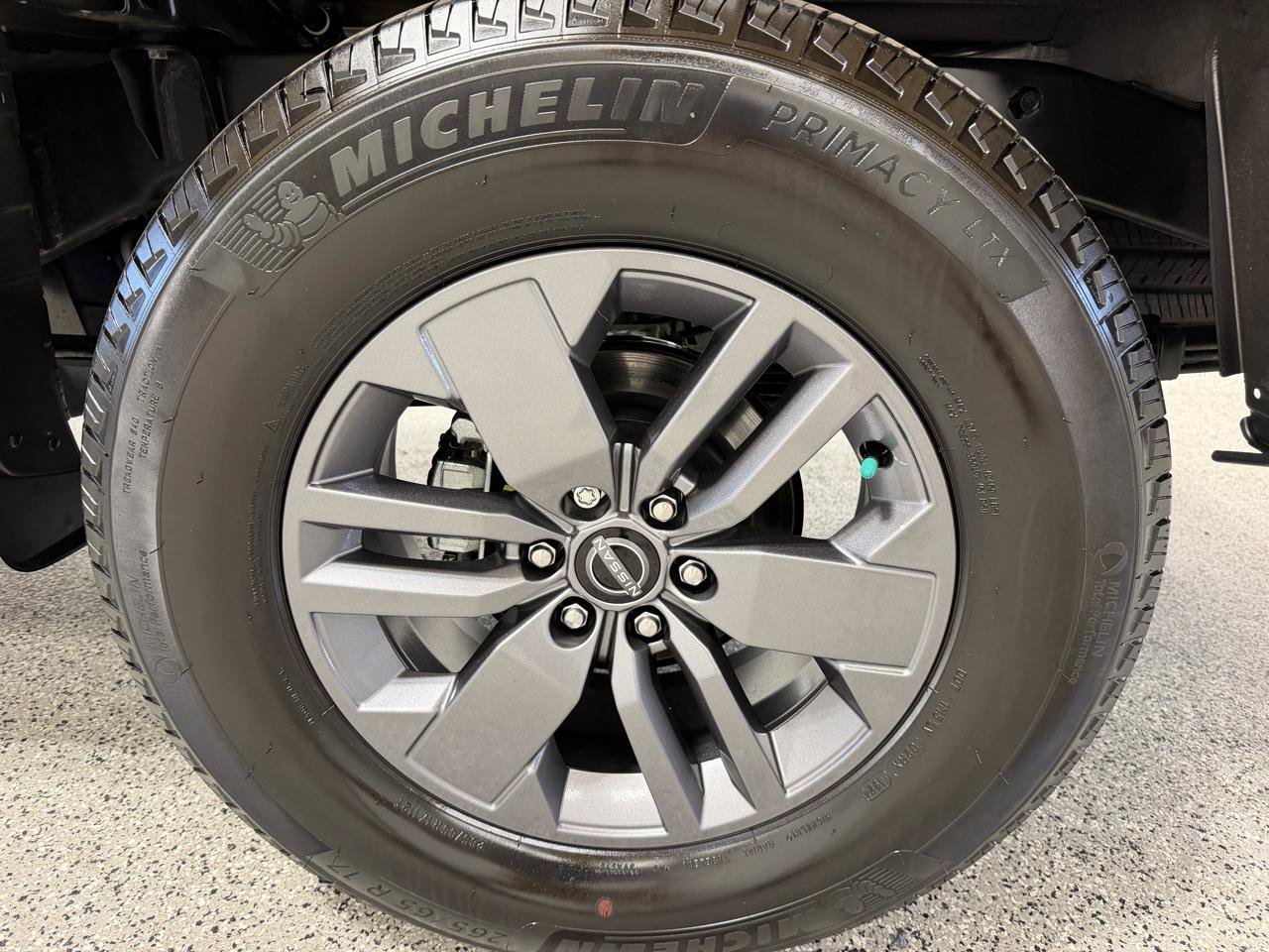 Used 2025 Nissan Frontier SV AWD/4WD image 9
