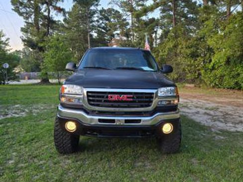 Used 2005 GMC Sierra 2500 SLT RWD image 2