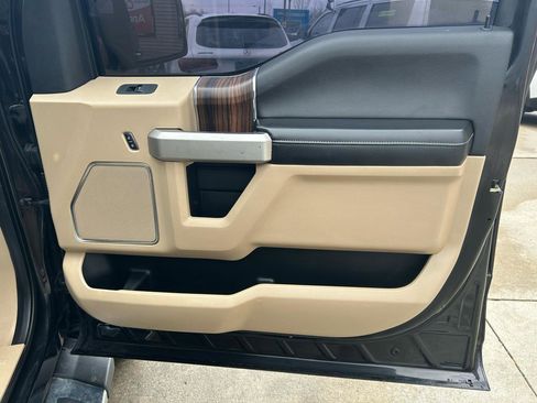 Used 2015 Ford F150 Lariat image 16