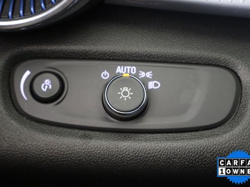 Used 2025 Chevrolet Trax LT image 33