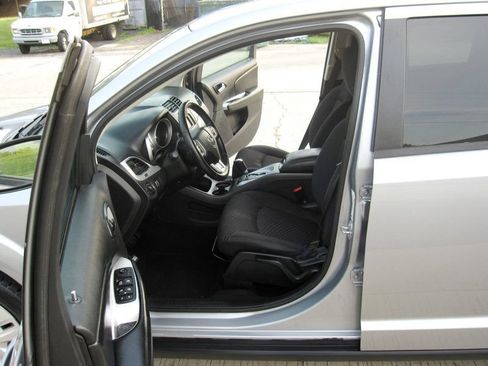 Used 2018 Dodge Journey SE FWD image 17