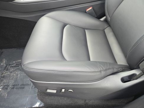 Used 2024 Tesla Model Y Long Range image 17