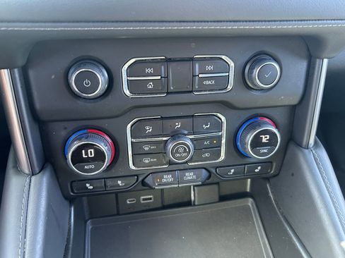 Used 2022 Chevrolet Tahoe LT w/ Luxury Package AWD/4WD image 15