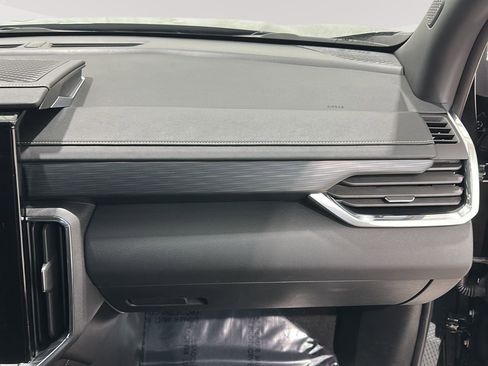 Used 2025 GMC Acadia Elevation w/ Elevation Premium Package image 27