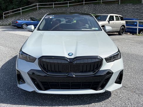 Used 2026 BMW 550e xDrive AWD/4WD image 2