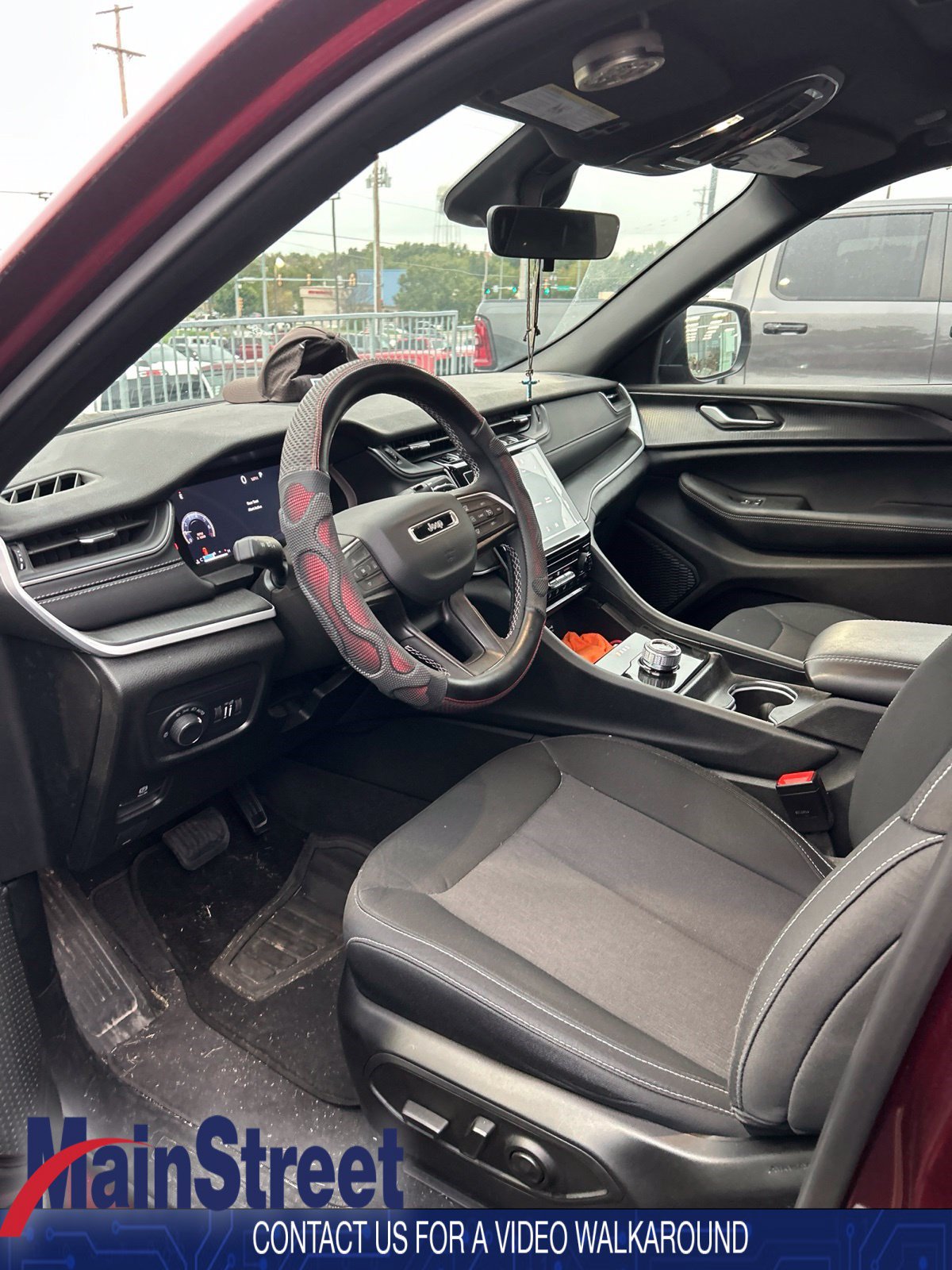 Used 2025 Jeep Grand Cherokee Laredo X AWD/4WD image 7