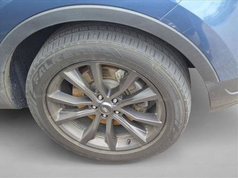 Used 2018 Ford Explorer XLT w/ Equipment Group 202A AWD/4WD image 5