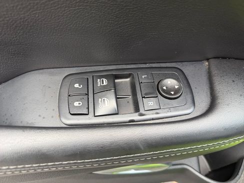 Used 2015 Dodge Challenger R/T w/ Quick Order Package 22B R/T RWD image 26