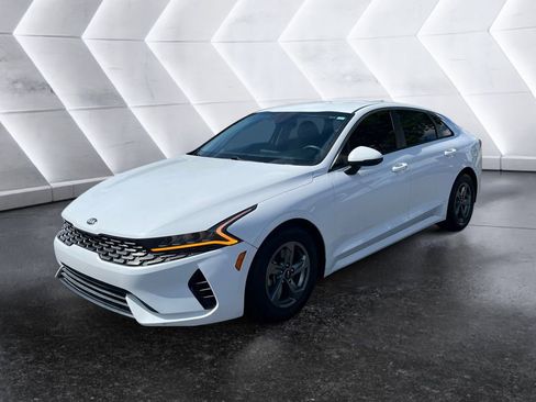 Used 2021 Kia K5 LXS FWD image 3