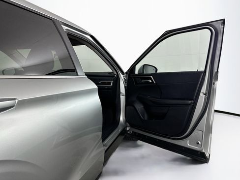 Used 2024 Mitsubishi Outlander SE image 33