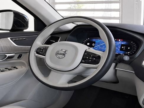 Certified 2024 Volvo XC90 B6 Plus AWD/4WD image 16