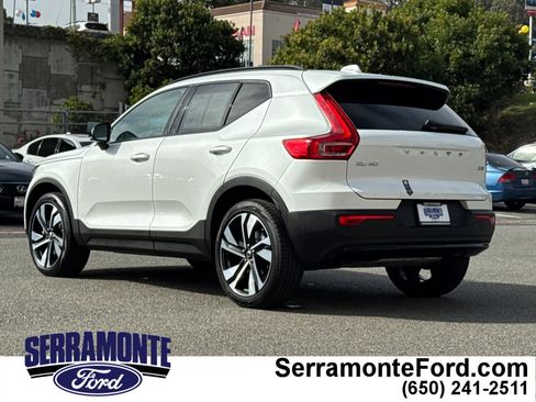 Used 2025 Volvo XC40 B5 Plus image 6