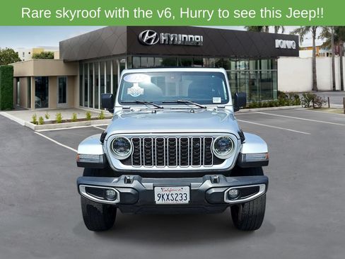 Used 2024 Jeep Wrangler Unlimited Sahara AWD/4WD image 8