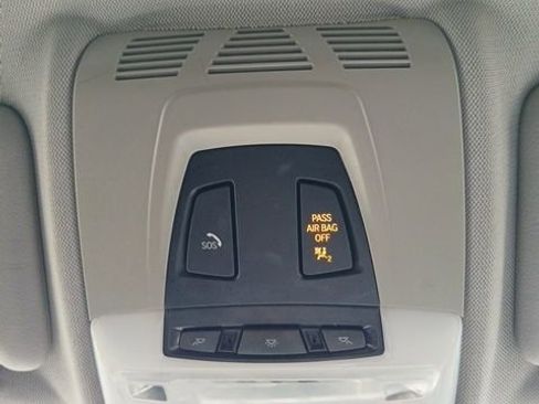 Used 2016 BMW 320i Sedan image 25