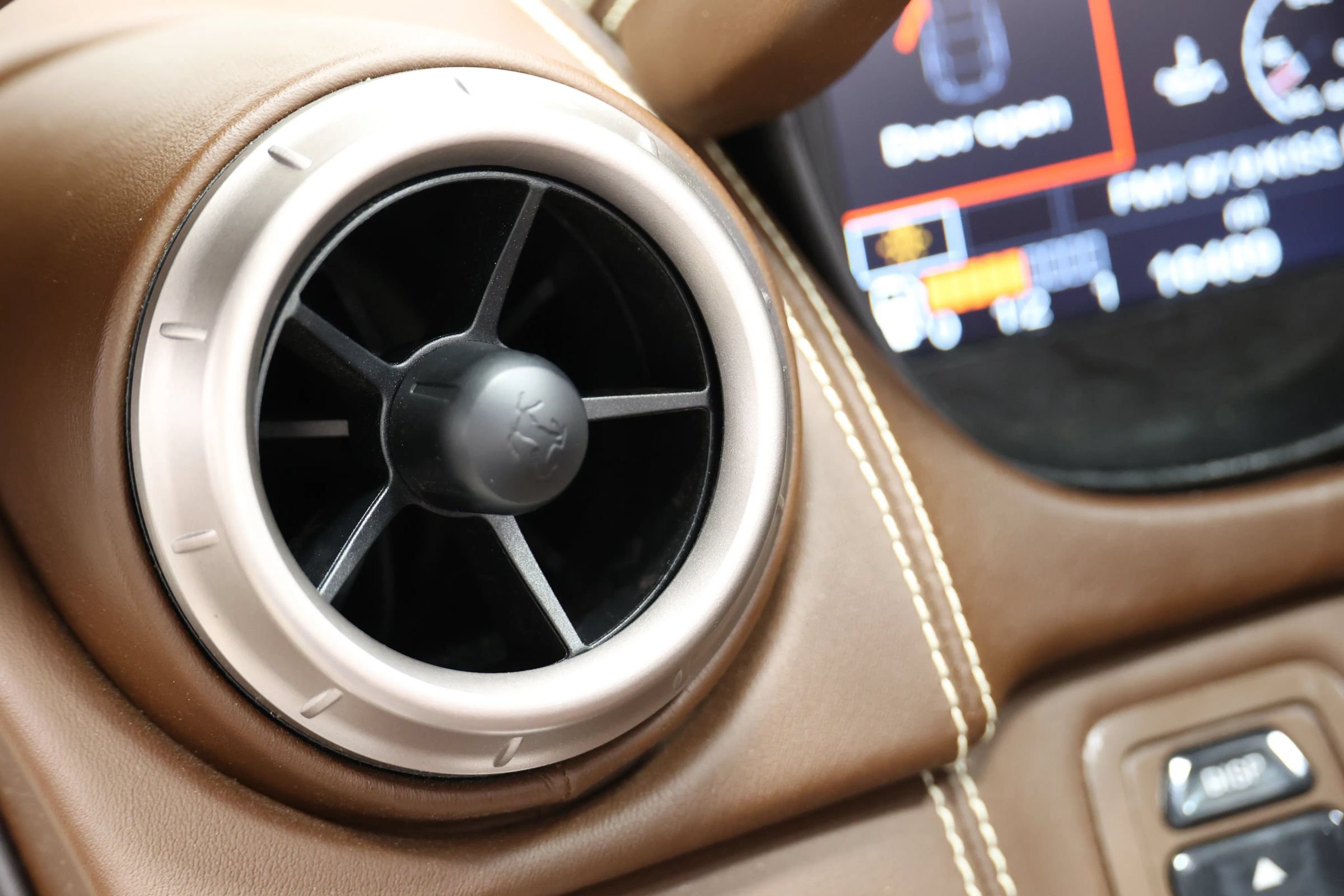 Used 2010 Ferrari California RWD image 27
