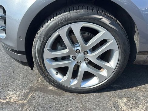 Used 2020 Land Rover Range Rover Evoque R-Dynamic SE image 9