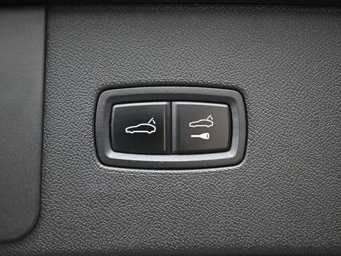 Used 2023 Porsche Cayenne Platinum Edition image 16