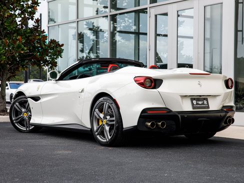 Used 2023 Ferrari Portofino M RWD image 12