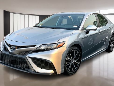 Used 2023 Toyota Camry SE w/ Audio Upgrade Package image 3